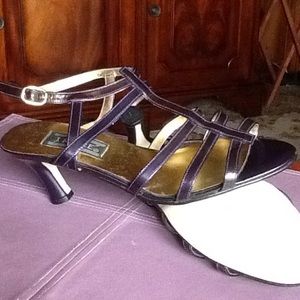 NWOT 10M 3 in patent metallic purple sandal🔮